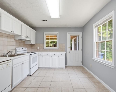 432 Charleston Lane - Photo Thumbnail 7