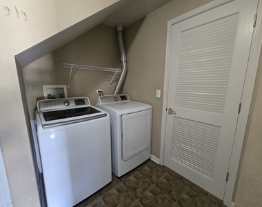 2265 W Bentley Lane - Photo Thumbnail 6