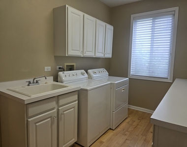 217 Lexington Court - Photo Thumbnail 10