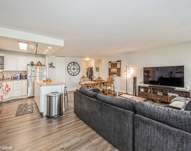 400 E Randolph Street - Photo Thumbnail 2