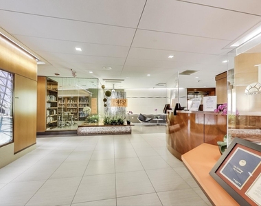 400 E Randolph Street - Photo Thumbnail 12