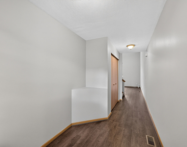 1110 Rose Drive - Photo Thumbnail 5