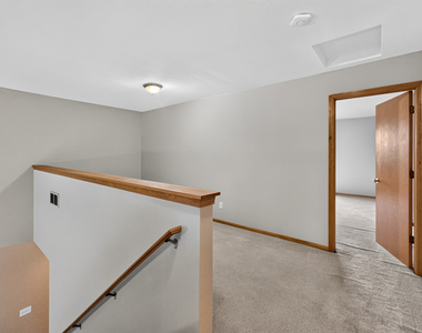 1110 Rose Drive - Photo Thumbnail 16