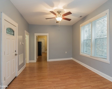 2321 N Sawyer Avenue - Photo Thumbnail 4