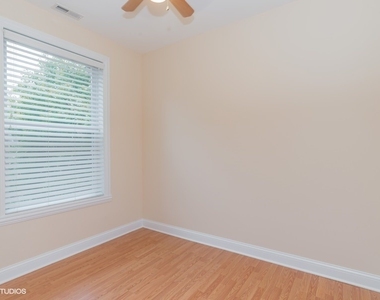2321 N Sawyer Avenue - Photo Thumbnail 6