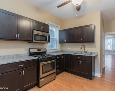 2321 N Sawyer Avenue - Photo Thumbnail 3