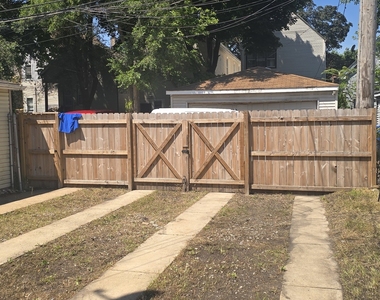 8222 S South Shore Drive - Photo Thumbnail 13