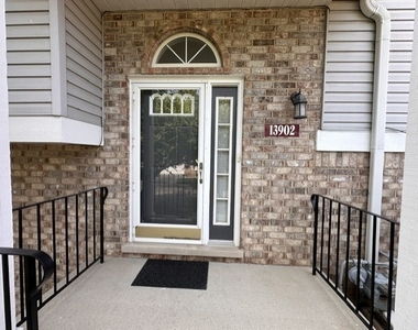 13902 S Cambridge Circle - Photo Thumbnail 3