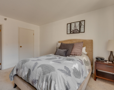 401 E Ontario Street - Photo Thumbnail 10