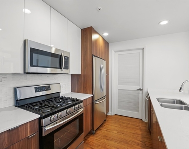 707 N Wells Street - Photo Thumbnail 3