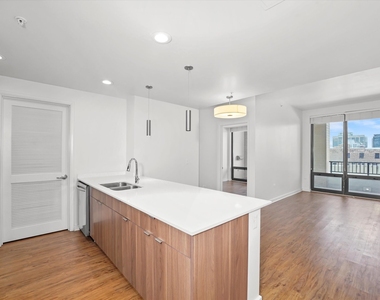 707 N Wells Street - Photo Thumbnail 1