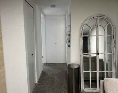1246 N State Parkway - Photo Thumbnail 6