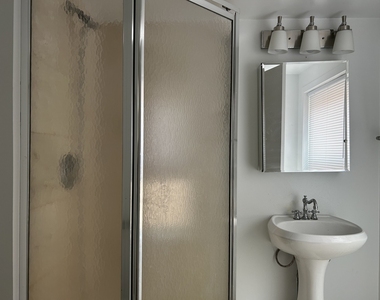 1246 N State Parkway - Photo Thumbnail 7