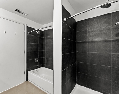 707 N Wells Street - Photo Thumbnail 6