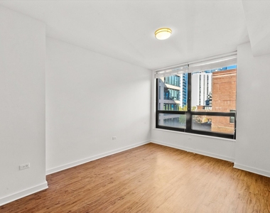 707 N Wells Street - Photo Thumbnail 11