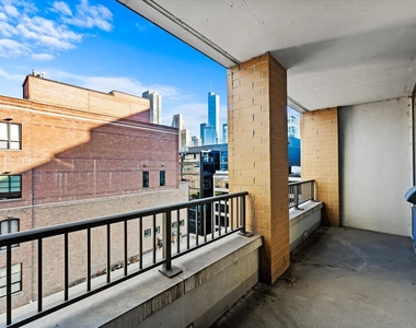 707 N Wells Street - Photo Thumbnail 4