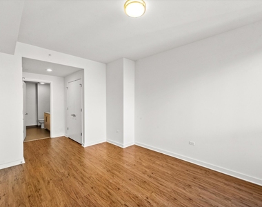 707 N Wells Street - Photo Thumbnail 12