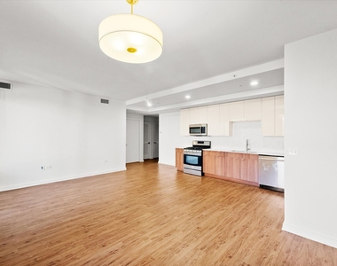 707 N Wells Street - Photo Thumbnail 10