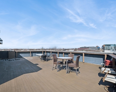 1045 W Cornelia Avenue - Photo Thumbnail 11