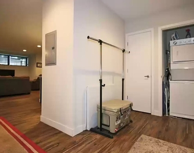 1045 W Cornelia Avenue - Photo Thumbnail 4