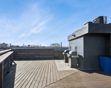 1045 W Cornelia Avenue - Photo Thumbnail 10
