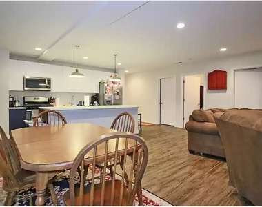 1045 W Cornelia Avenue - Photo Thumbnail 2