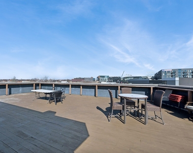 1045 W Cornelia Avenue - Photo Thumbnail 9
