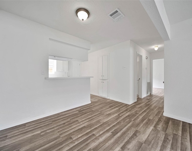 10006 Neuens Road - Photo Thumbnail 6