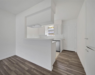 10006 Neuens Road - Photo Thumbnail 5