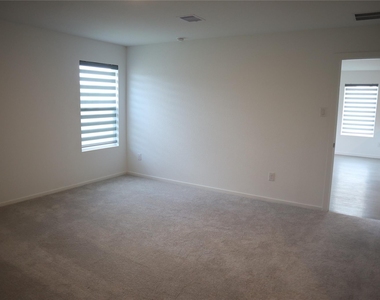 216 Lantana Ln - Photo Thumbnail 6