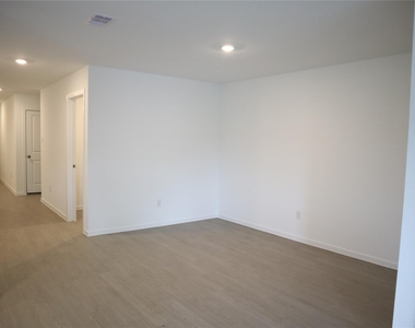 216 Lantana Ln - Photo Thumbnail 16