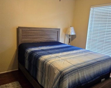 7918 Prestwood Drive - Photo Thumbnail 10