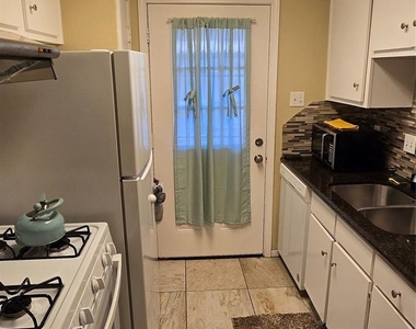 7918 Prestwood Drive - Photo Thumbnail 5