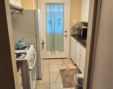 7918 Prestwood Drive - Photo Thumbnail 6