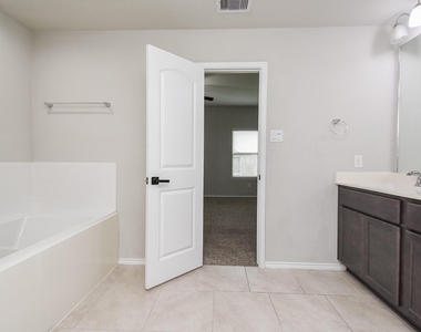 4602 Tuscan Lily Drive - Photo Thumbnail 18