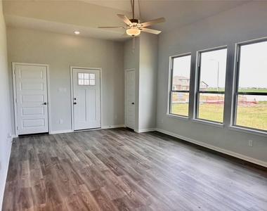 730 Tejas Village Parkway - Photo Thumbnail 3