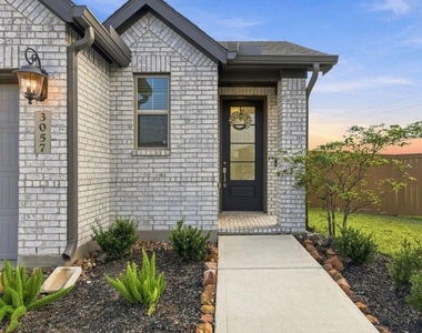 3057 Pensacola Drive - Photo Thumbnail 1