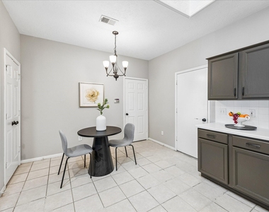 4135 N Nolan Place - Photo Thumbnail 8