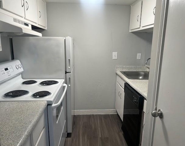600 Heights Boulevard - Photo Thumbnail 6