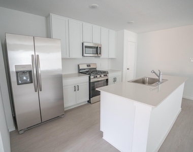 2515 Mint Garnet Drive - Photo Thumbnail 10
