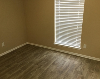 2120 El Paseo Street - Photo Thumbnail 7