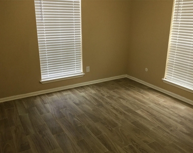 2120 El Paseo Street - Photo Thumbnail 5