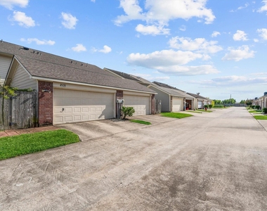 2131 Kemah Village Drive - Photo Thumbnail 35
