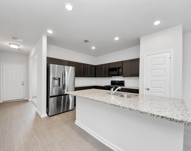 2715 Crested Creek Lane - Photo Thumbnail 23