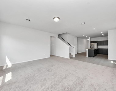 2715 Crested Creek Lane - Photo Thumbnail 20