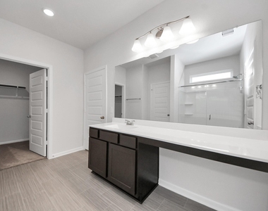 2715 Crested Creek Lane - Photo Thumbnail 7