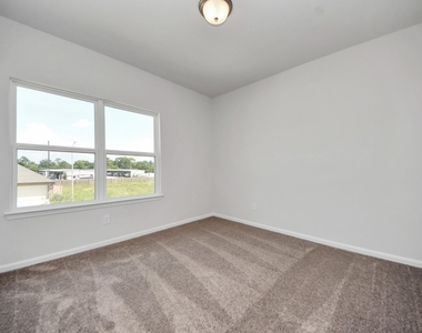 2715 Crested Creek Lane - Photo Thumbnail 18