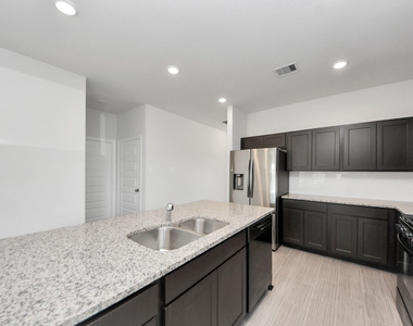 2715 Crested Creek Lane - Photo Thumbnail 27