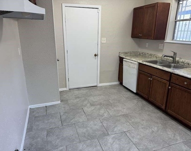 4931 E Ridge Creek Drive - Photo Thumbnail 3