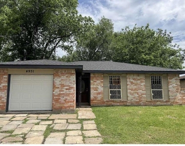 4931 E Ridge Creek Drive - Photo Thumbnail 13